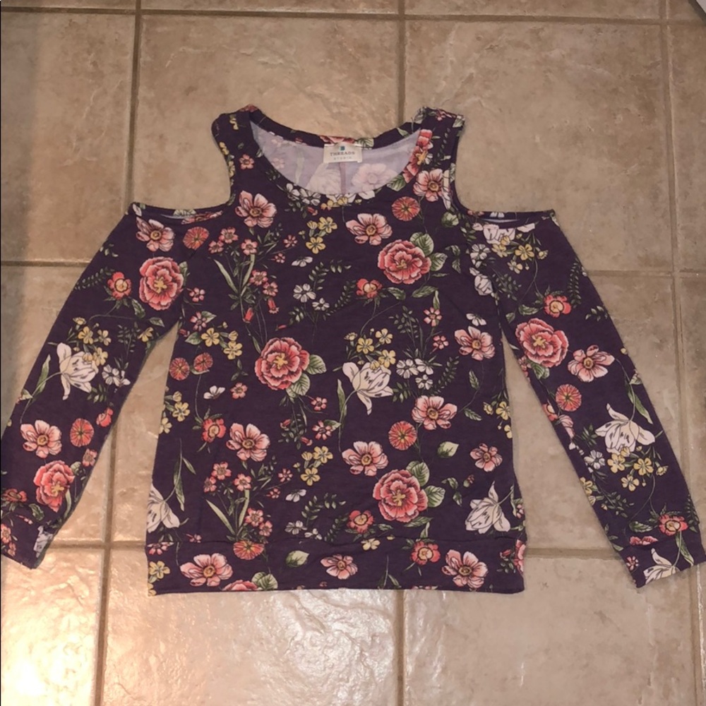 Long sleeve floral shirt with shoulder cut outs.